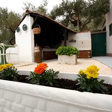 Glavina With Heated Pool Apartment Makarska