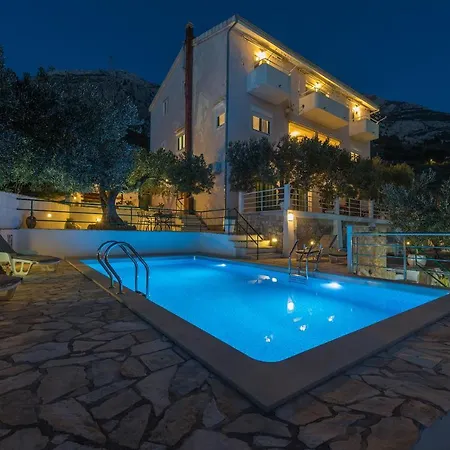 Glavina With Heated Pool Apartmán