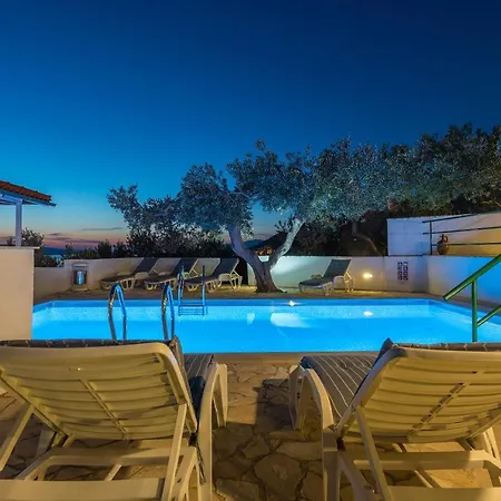 Glavina With Heated Pool Διαμέρισμα *
