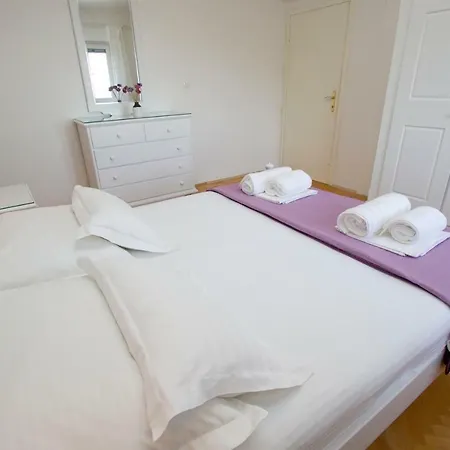 Apartmán Glavina With Heated Pool