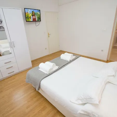 Apartmán Glavina With Heated Pool